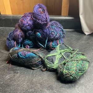 Lot of acrylic (?) yarn